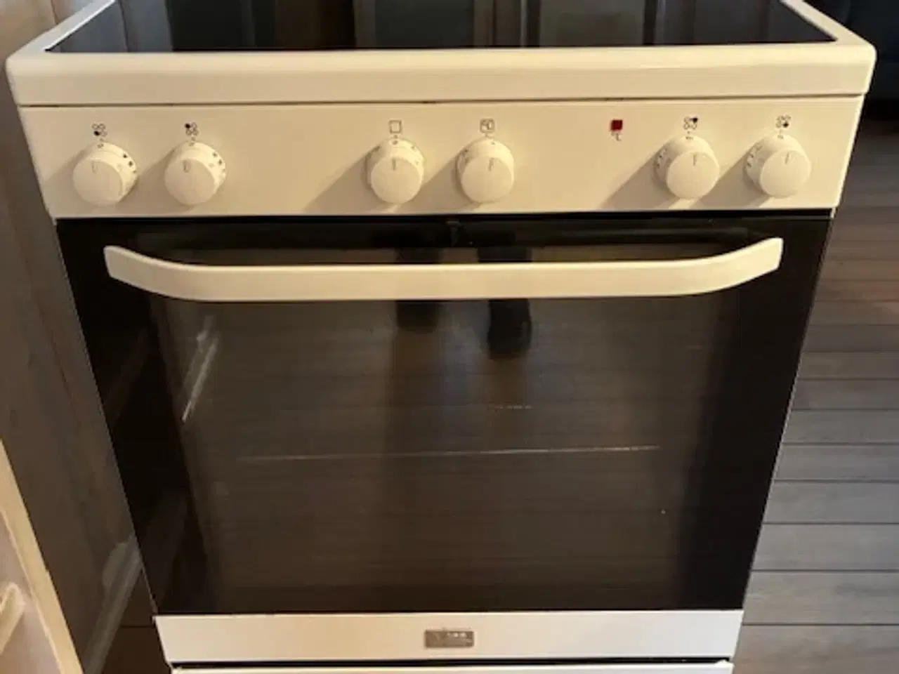 Billede 1 - Voss komfur pænt