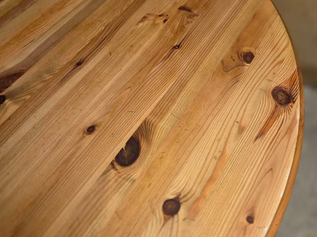 Billede 12 - Spisebord i træ