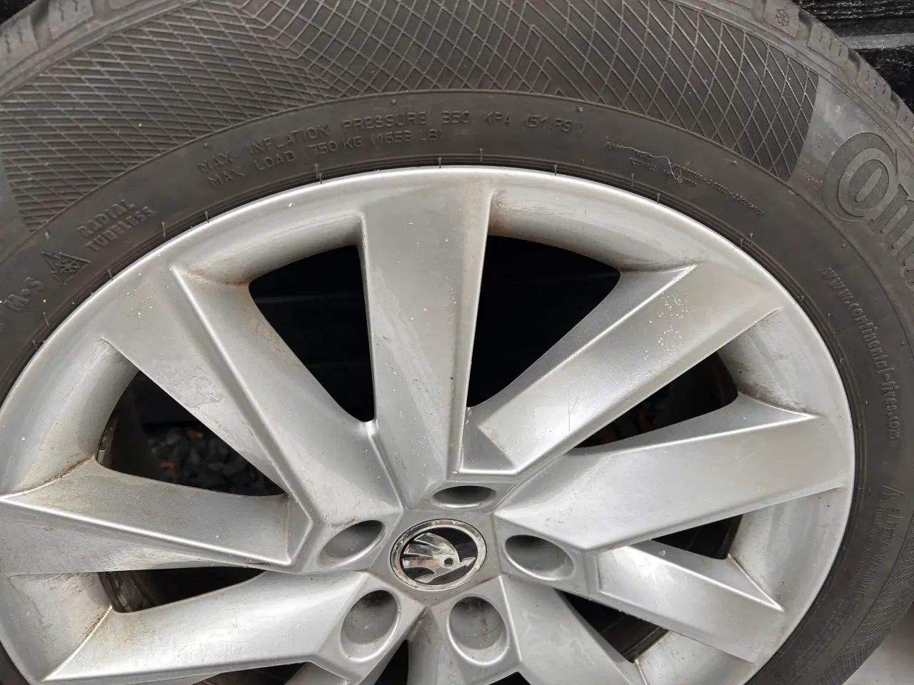 Billede 3 - Vinterdæk med originale Skoda alufælge