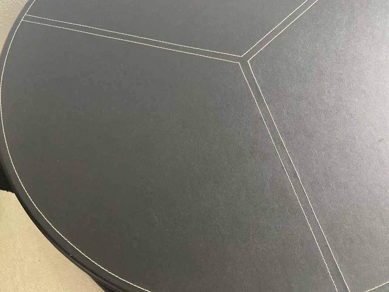 Billede 1 - Sofabord rund sort læder