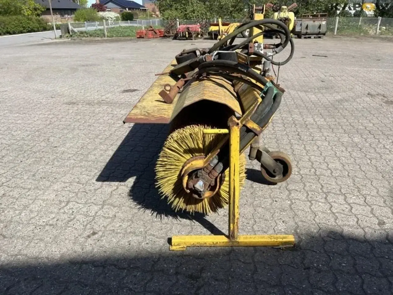 Billede 8 - - - - Fejekost