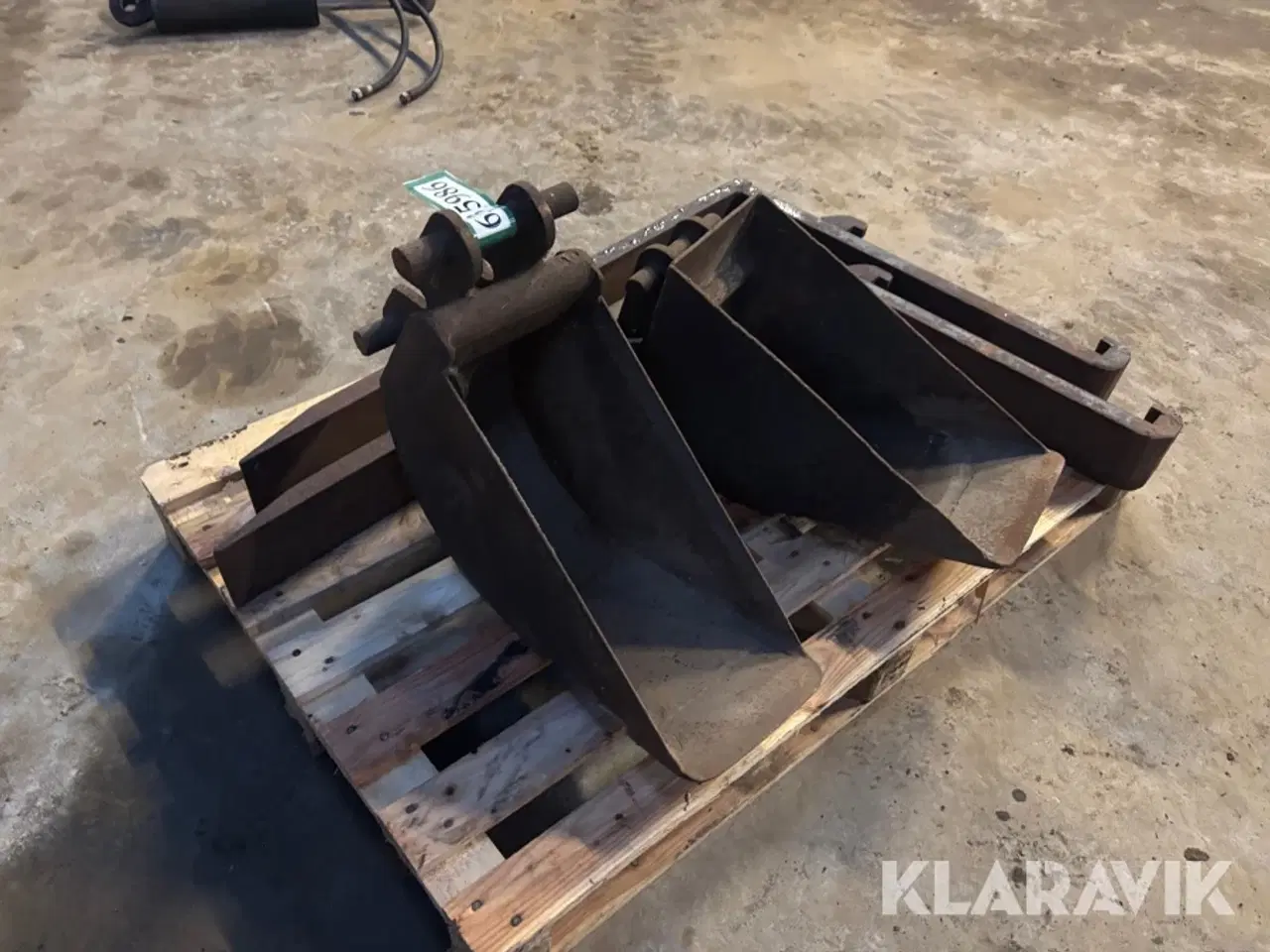 Billede 1 - Pallegafler og to rendeskovle