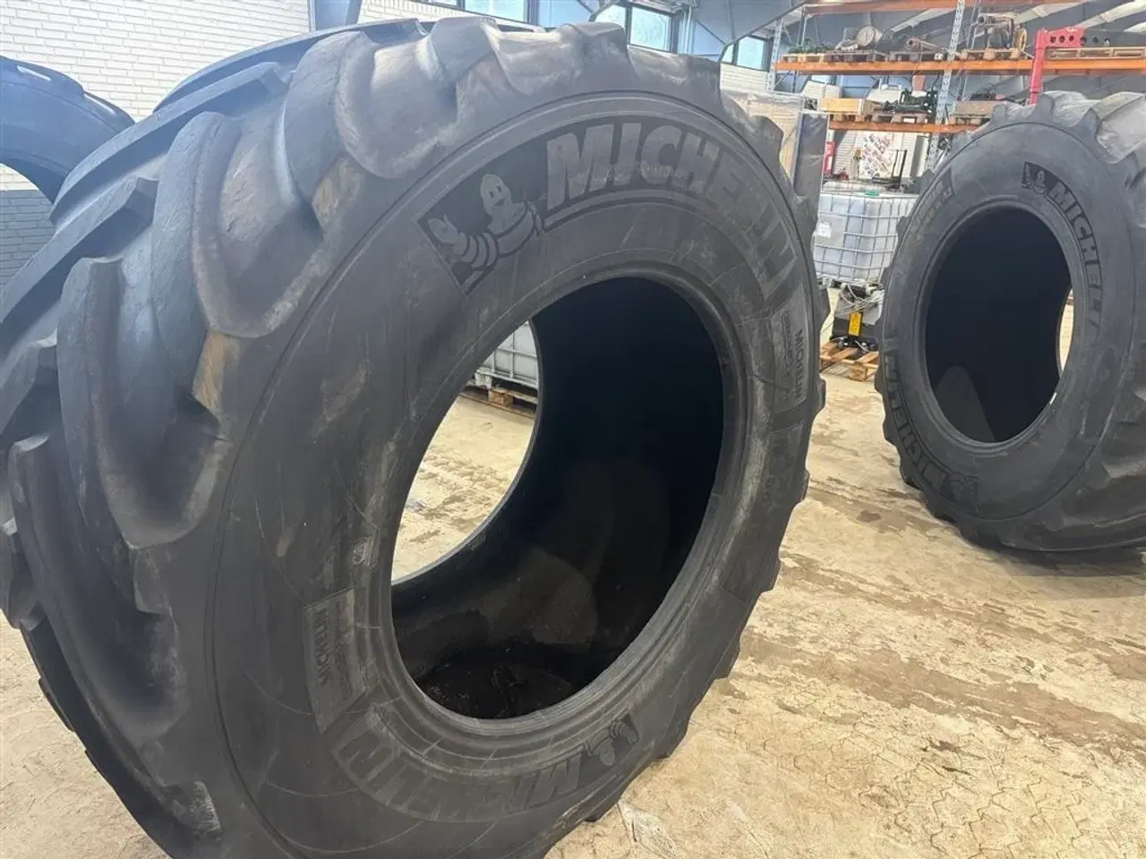 Billede 1 - Michelin 900/60R42