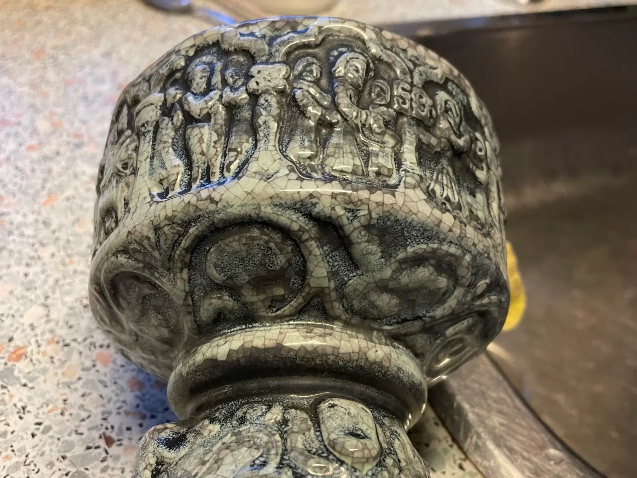 Billede 3 - Kopi af døbefont lavet i bornholmsk keramik