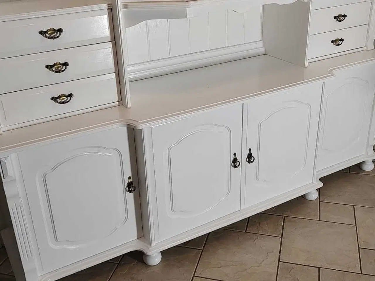 Billede 3 - Ny malet vitrineskab 