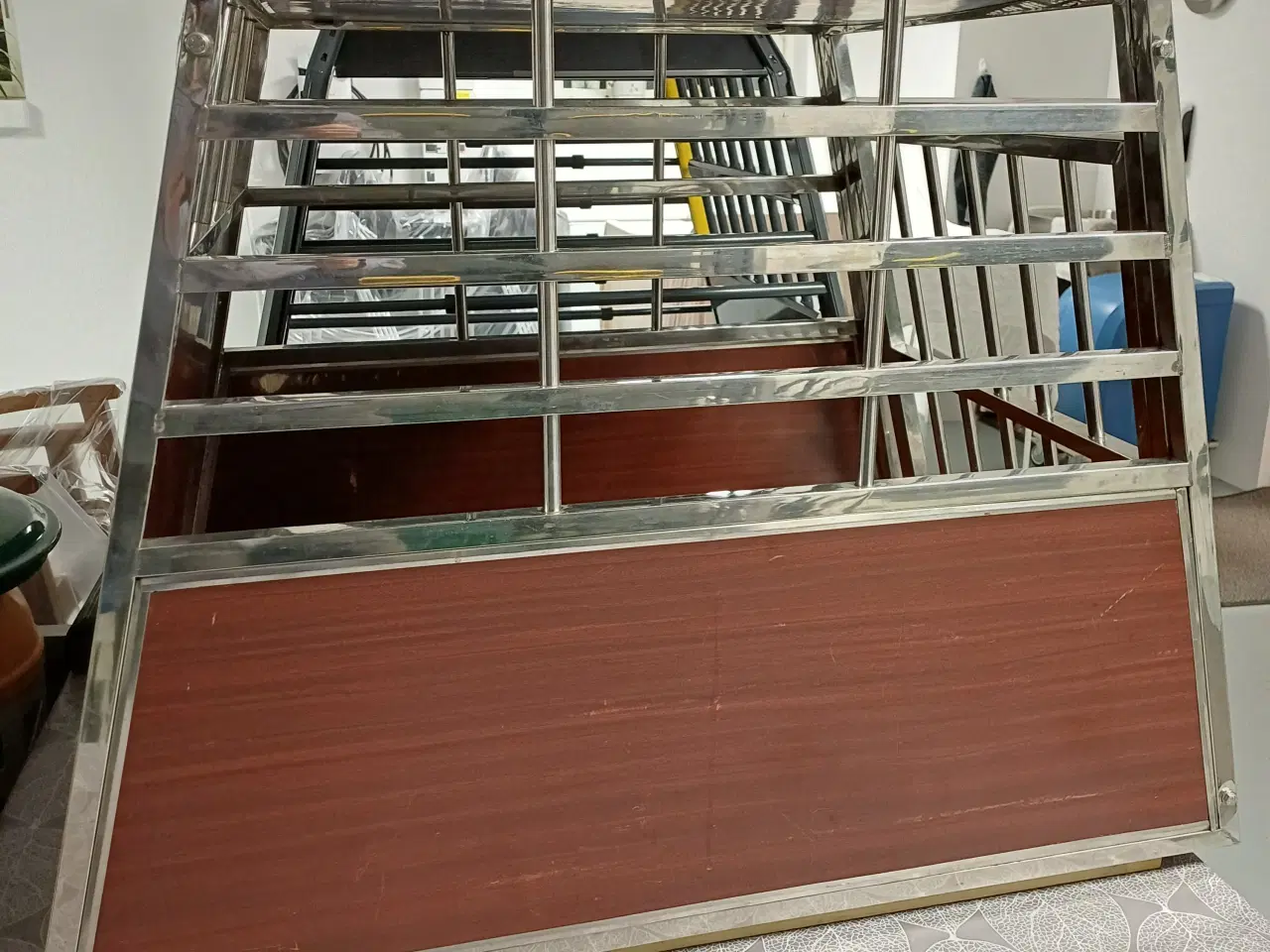 Billede 2 - Rummelig hundebur. 