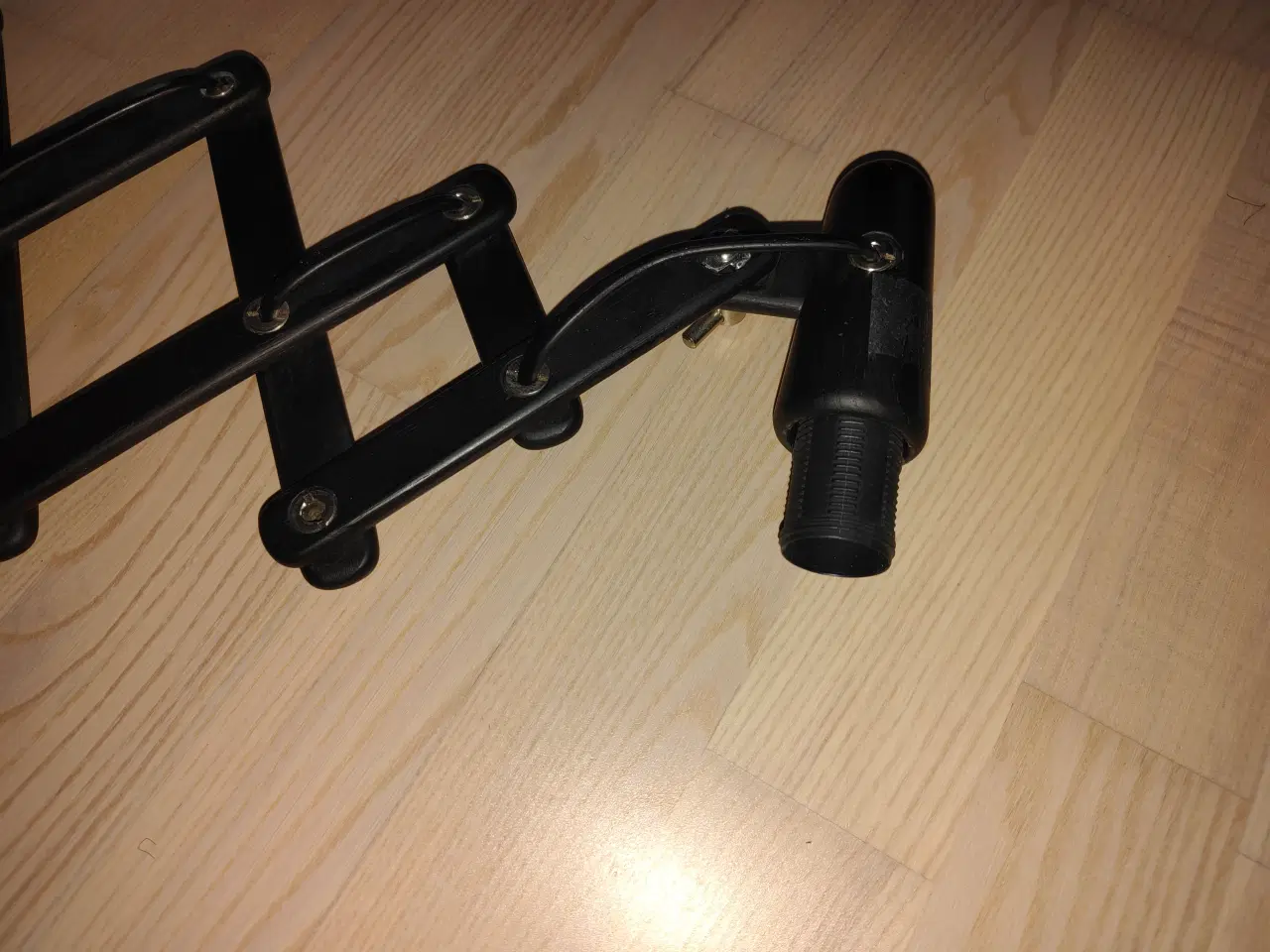 Billede 6 - Flot sortmalet sakselampe