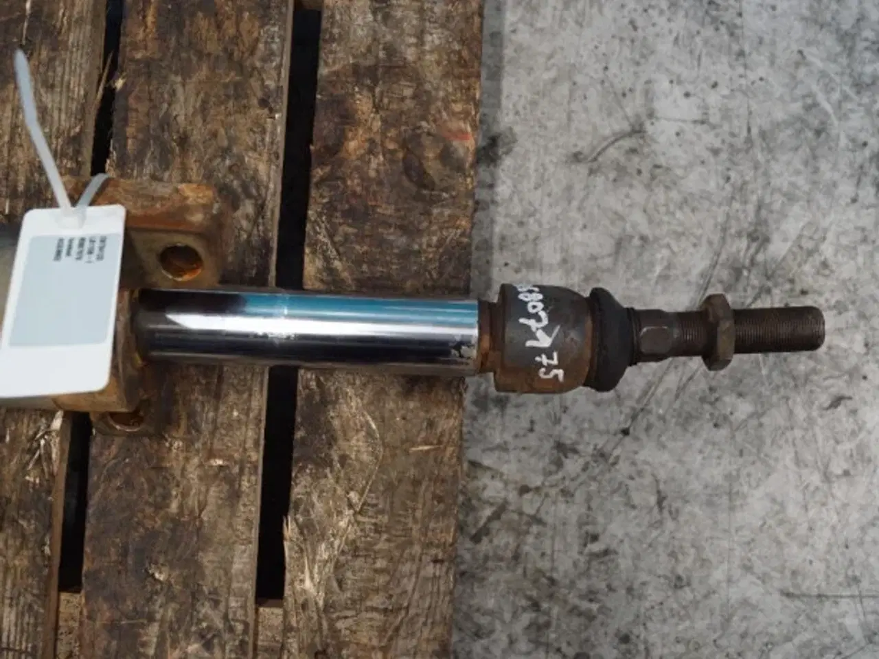 Billede 6 - New Holland LB115B Styrecylinder 85807997