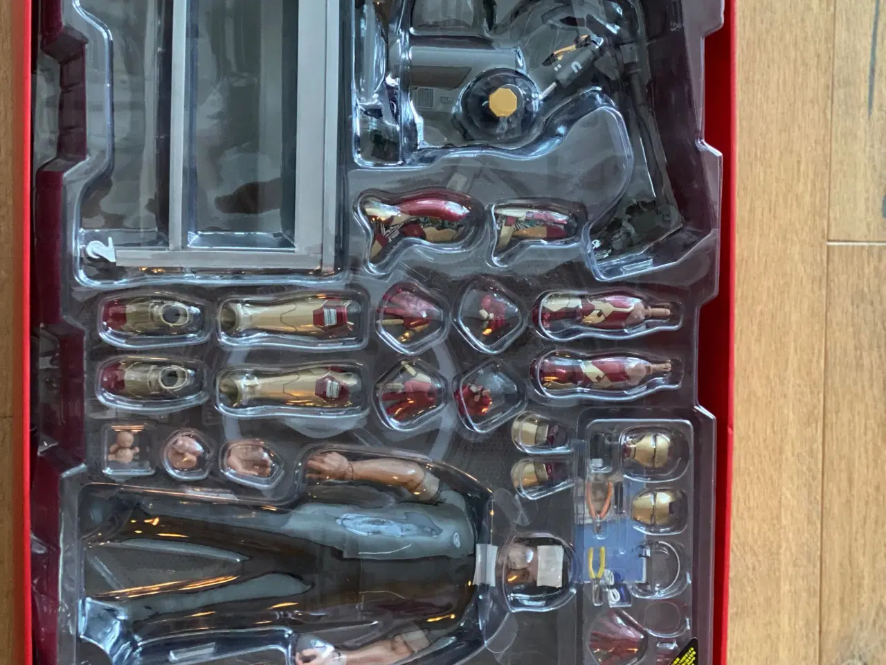 Billede 2 - MEGET FIN Hot toys Tony Stark fra IRON MAN 3 sæt