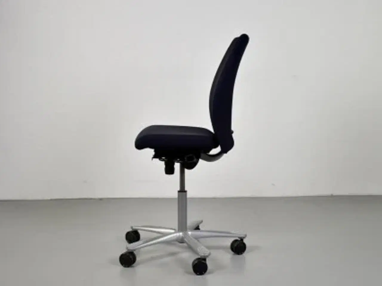Billede 4 - Häg h04 credo kontorstol med sort/blå polster, høj ryg og grå stel