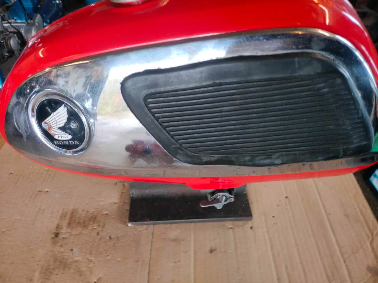 Billede 2 - Benzintank bagsvinger Honda CD 50