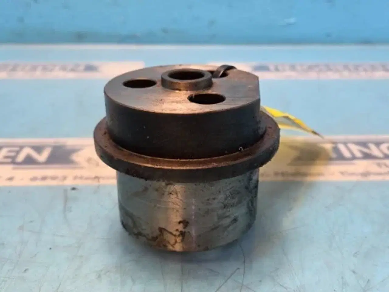 Billede 10 - Iveco F2CE9684L Afstandsstykke 504133017