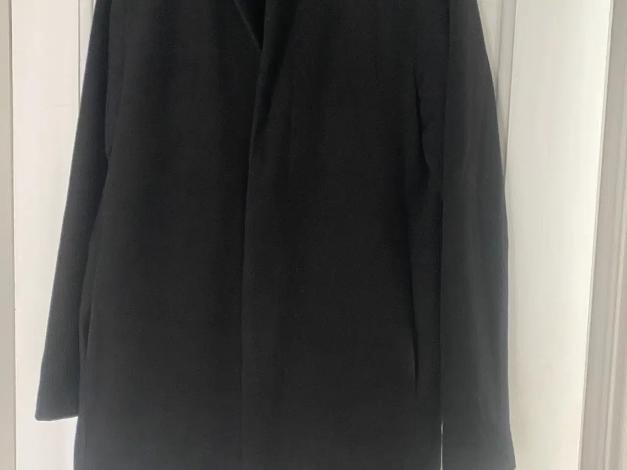 Billede 1 - Sort frakke af uld Herre str L 