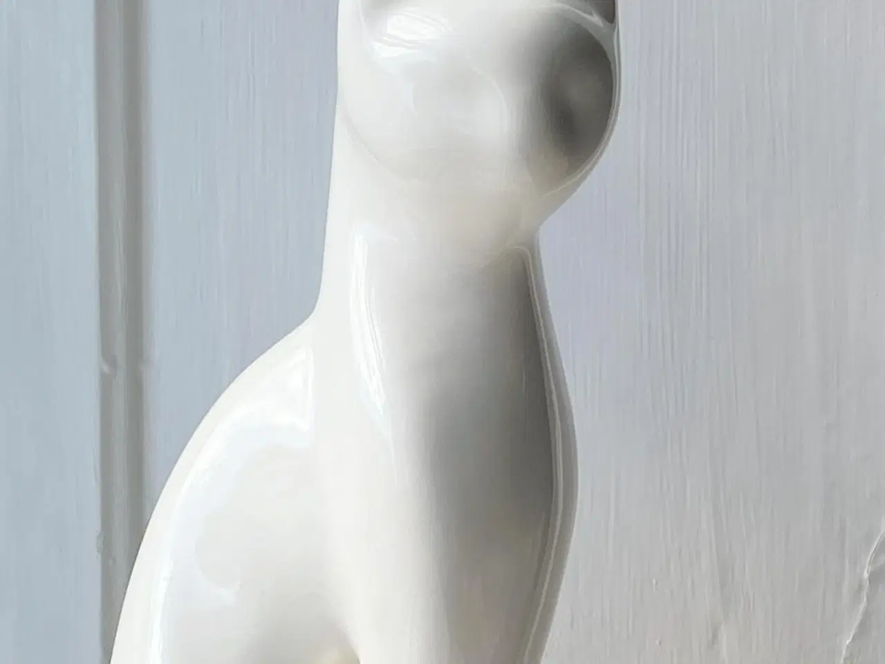 Billede 2 - Fajancekat, hvid