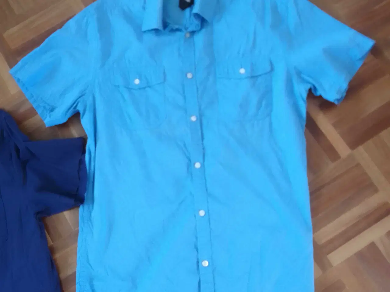Billede 3 - 2 stk ensfarvet skjorter str m