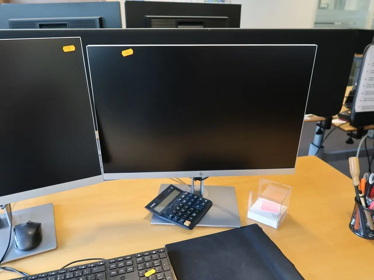 Billede 3 - 2 stk. computerskærme HP E243i med tastatur og mus