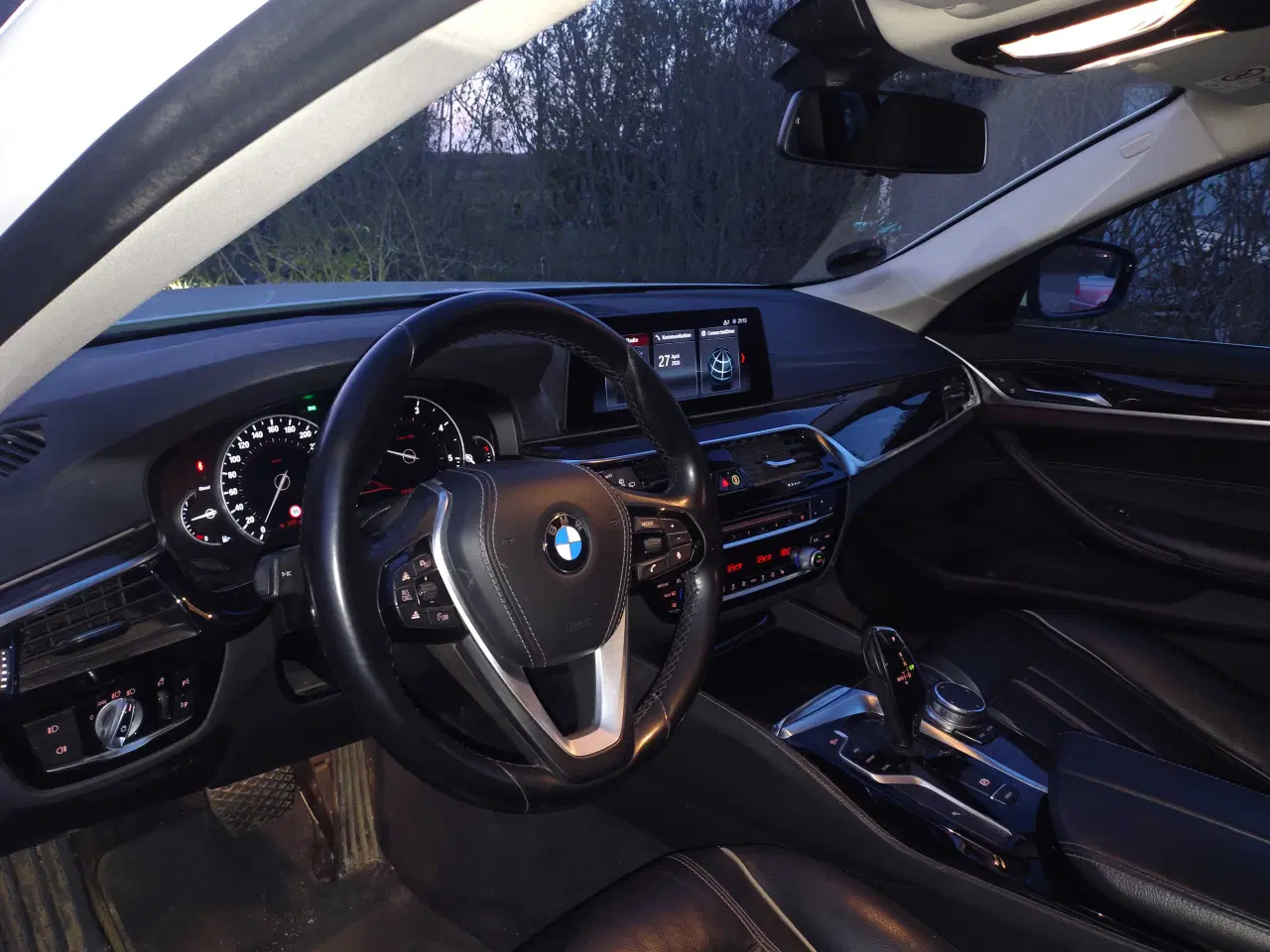 Billede 12 - BMW 520d G31, adaptiv fartpilot, Læder