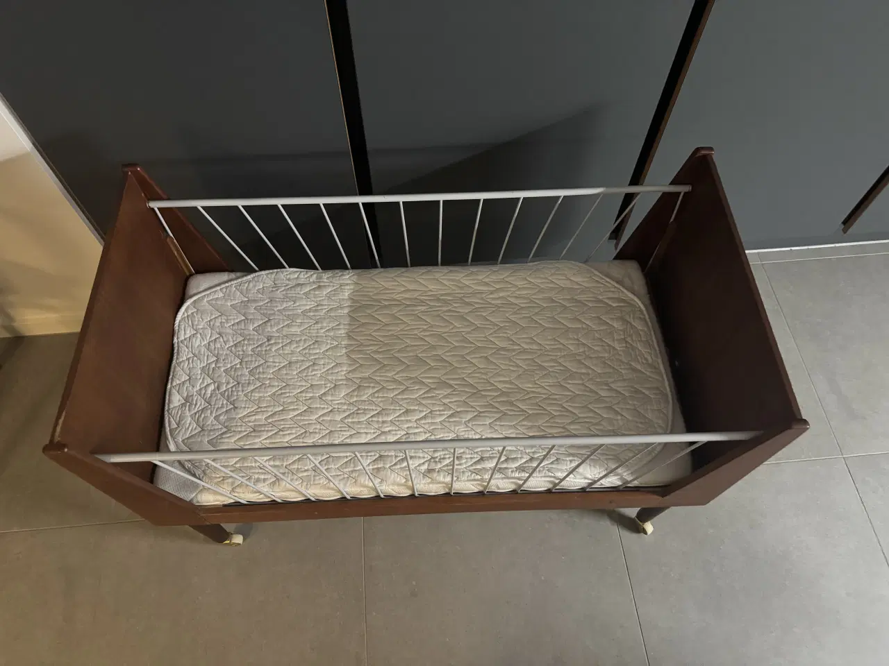 Billede 3 - Tremmeseng i teaktræ