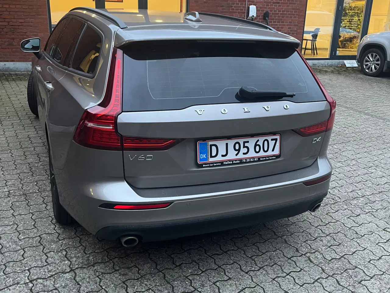 Billede 3 - Volvo V60 Momentum D4 - lav kilometer!