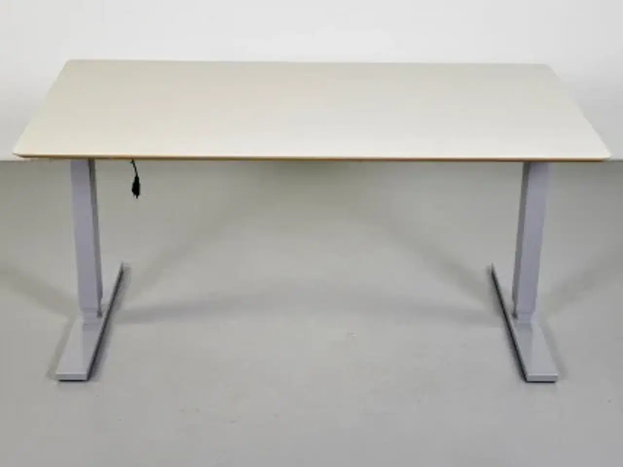 Billede 3 - Scan office hæve-/sænkebord med hvid linoleum, 140 cm.