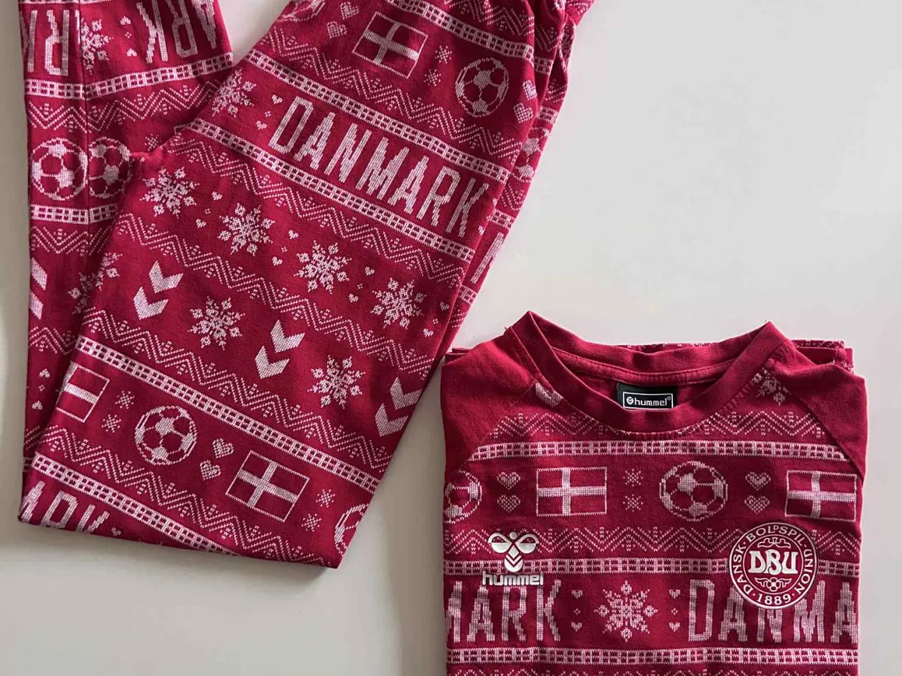 Billede 1 - DBU FAN hummel julepyjamas, til børn, str. 164