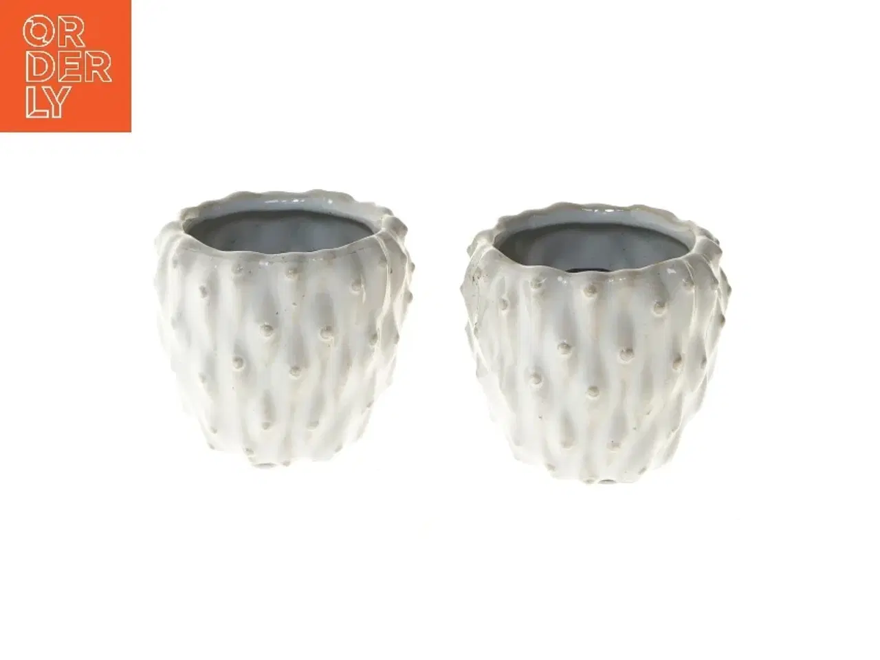 Billede 1 - Små hvide vaser fra Billig Blomst (str. 2 styk, 7,5x8 cm)