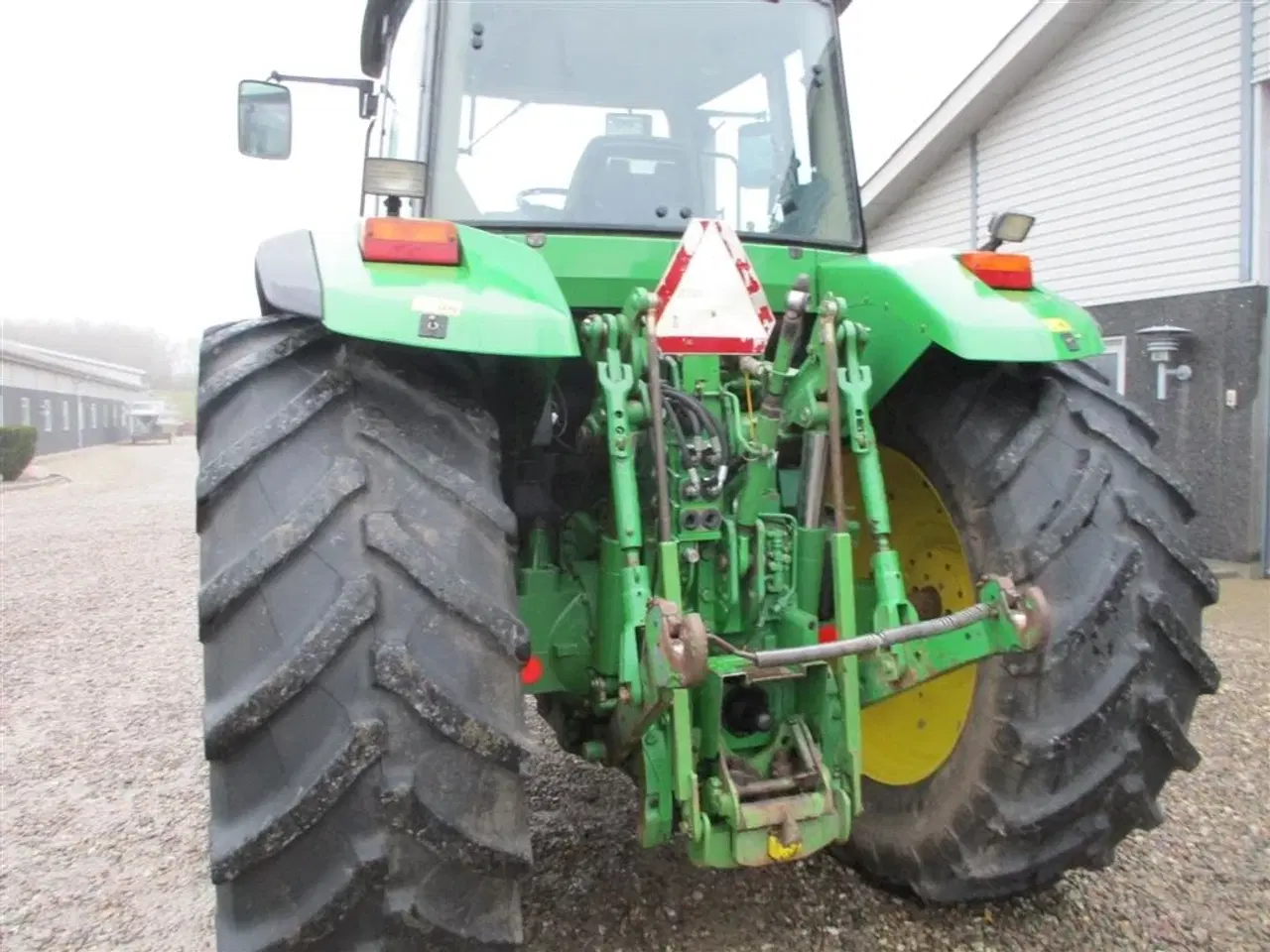 Billede 13 - John Deere 7710 8.1L motor, store hjul og frontlift. En ejeres velholdt gård traktor.