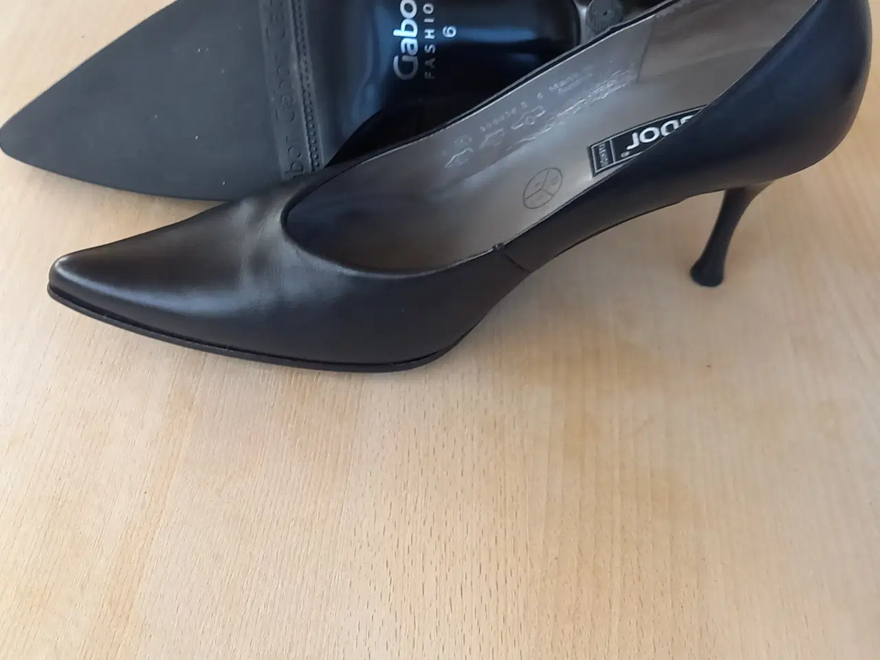 Billede 2 - Garbor damesko sort m/høj hæl str. 39 
