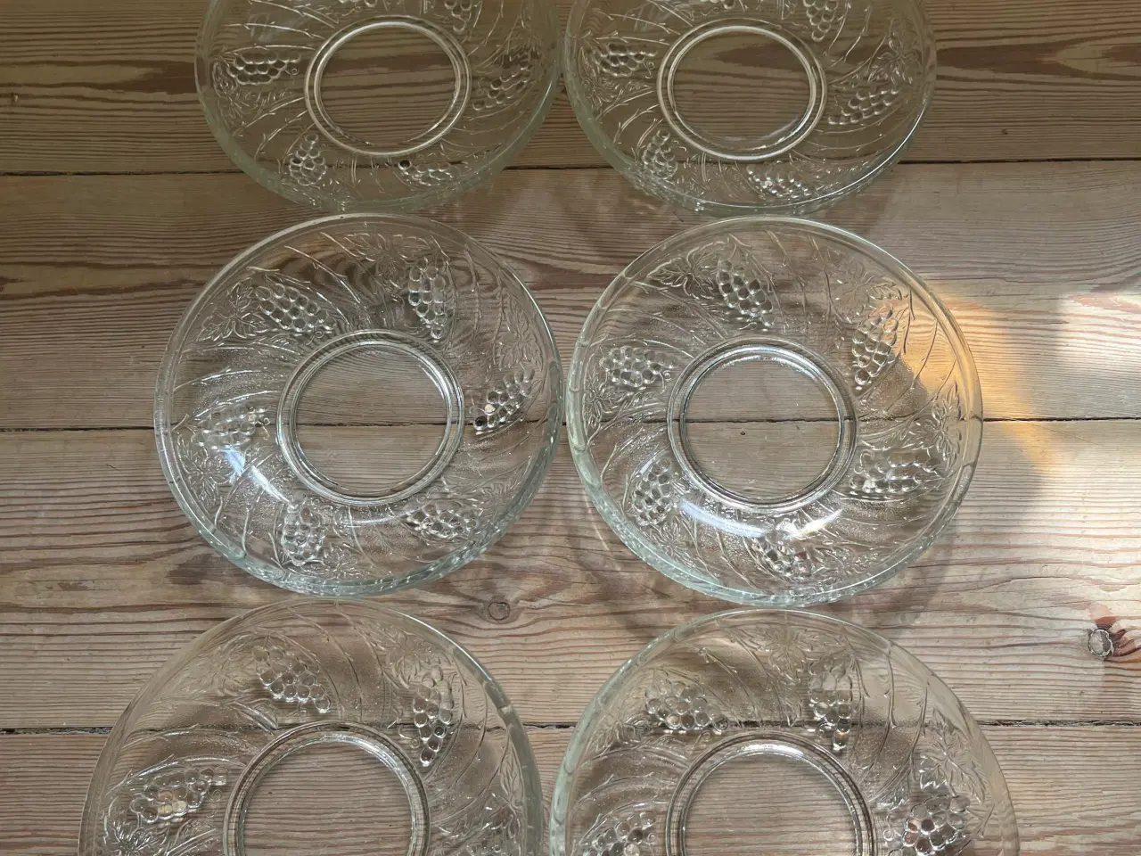 Billede 3 - Glas asietter med præget drue mønster