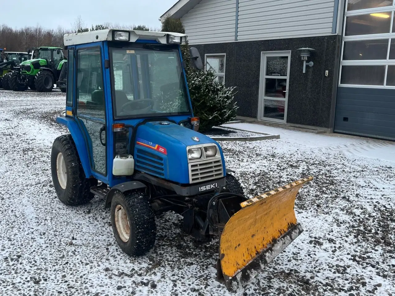 Billede 14 - Iseki 330 Med frontlift, sneplov og lukket kabine