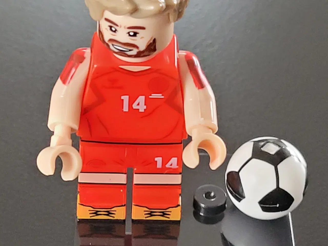 Billede 1 - Christian Eriksen fodbold figur