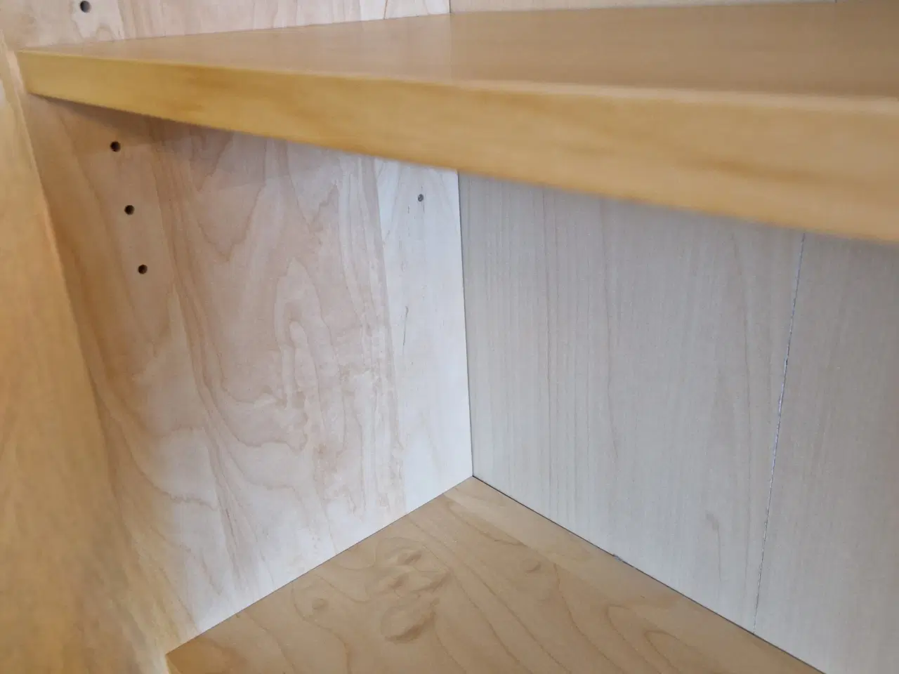 Billede 3 - Velholdt reol i birkefiner