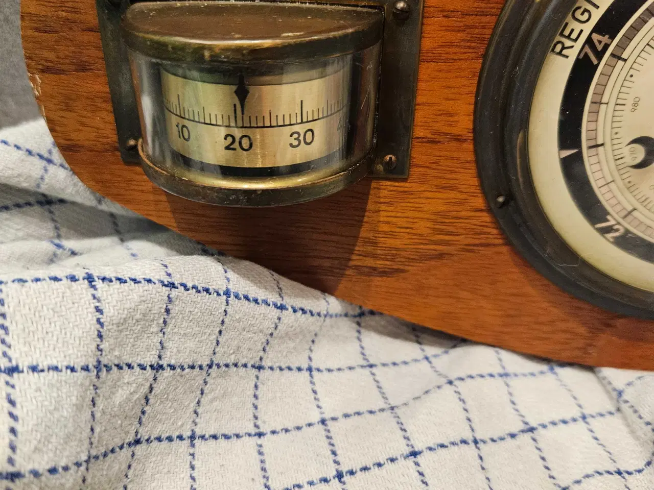 Billede 3 - Dette er et vintage barometer i træ, som måler luf