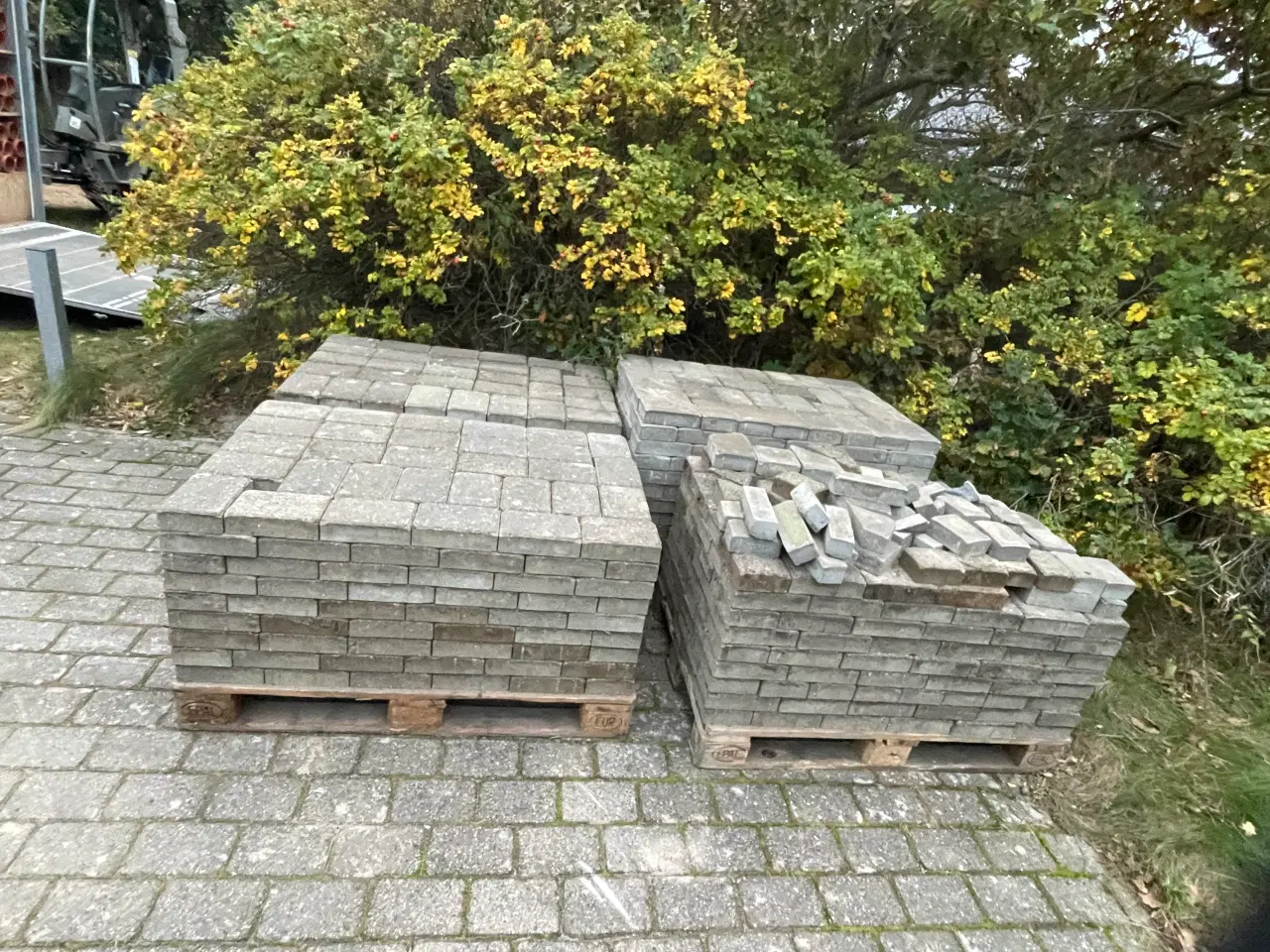 Billede 1 - GRATIS fine herregårdsten bortgives ved afhentning