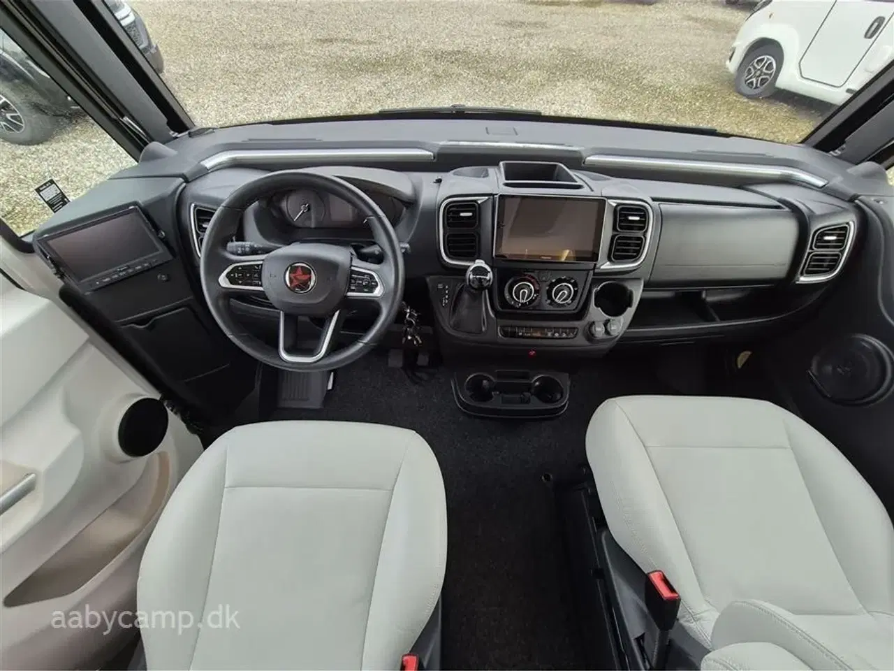 Billede 6 - 2024 - Autostar Prestige I 790 LC   Automatgear. Markise. 200 Ah lithium batteri. 2000w inverter. udvendig gasudtag. A/C. 2x Tv. hæve/sænke cykelstativ på El. Hydrauliske støtteben. Undervognsbehandlet.