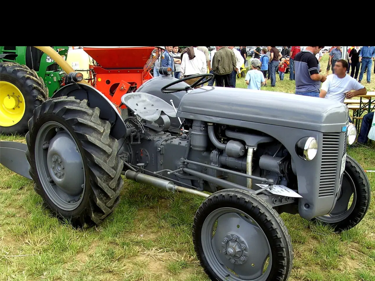 Billede 1 - Grå Ferguson 26 købes