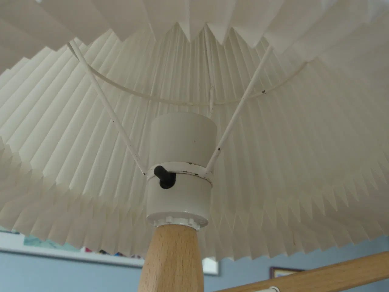 Billede 4 - Le Klint sakselampe bøg med NY skærm - sender gern