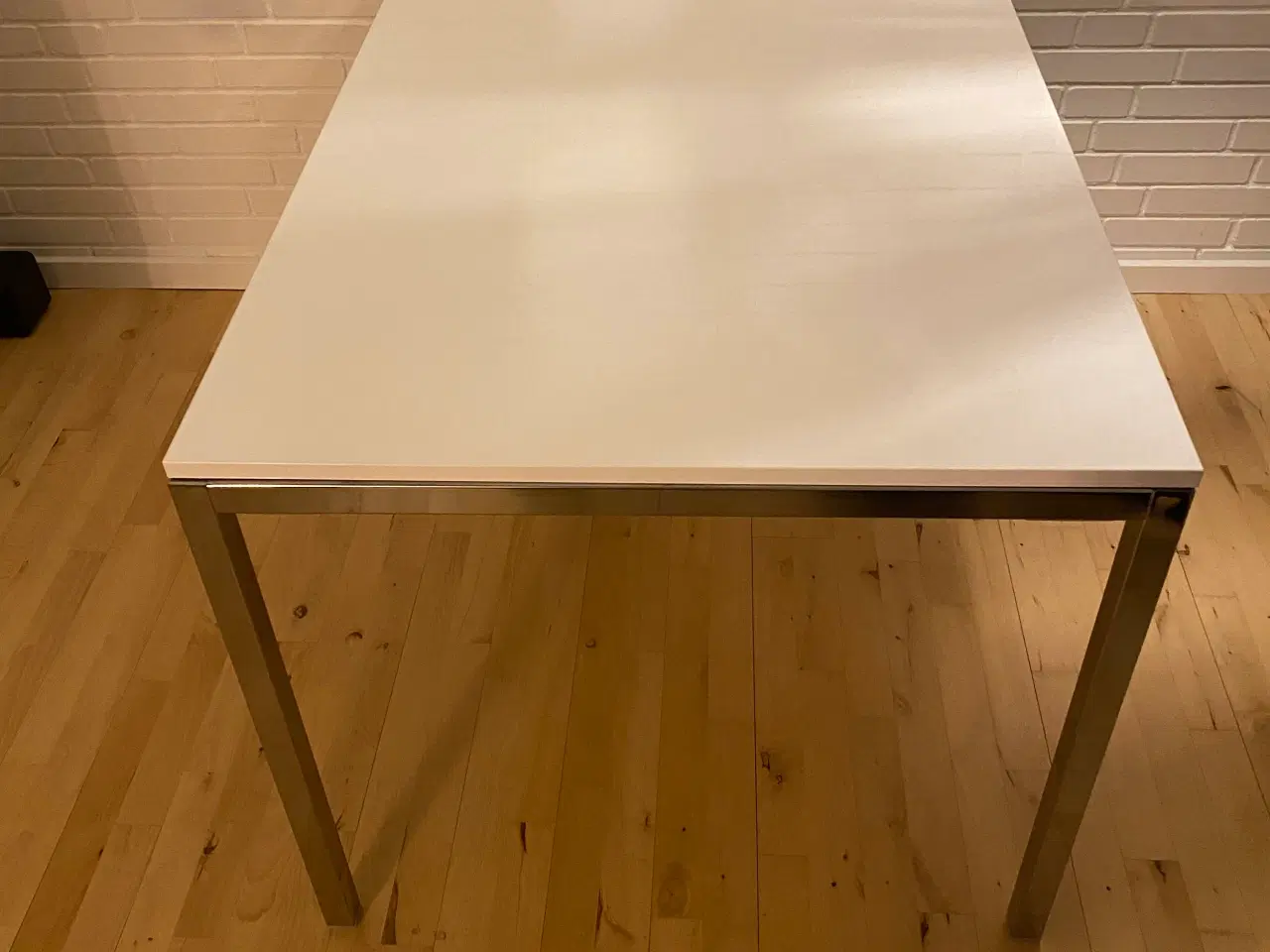 Billede 4 - Spisebord + stole