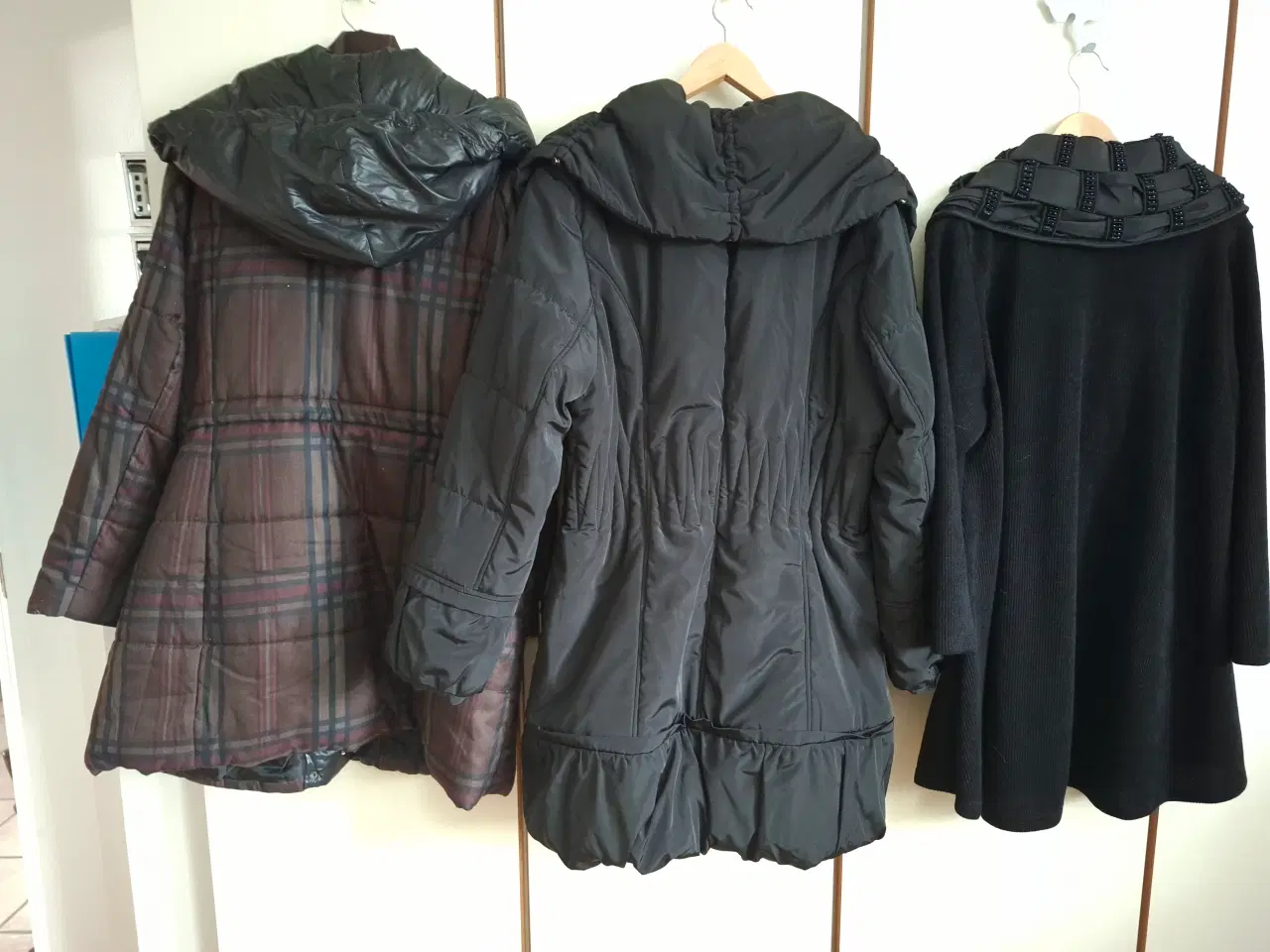 Billede 2 - Diverse  Strik +Vinterjakker Alle 3 er Nye incl po