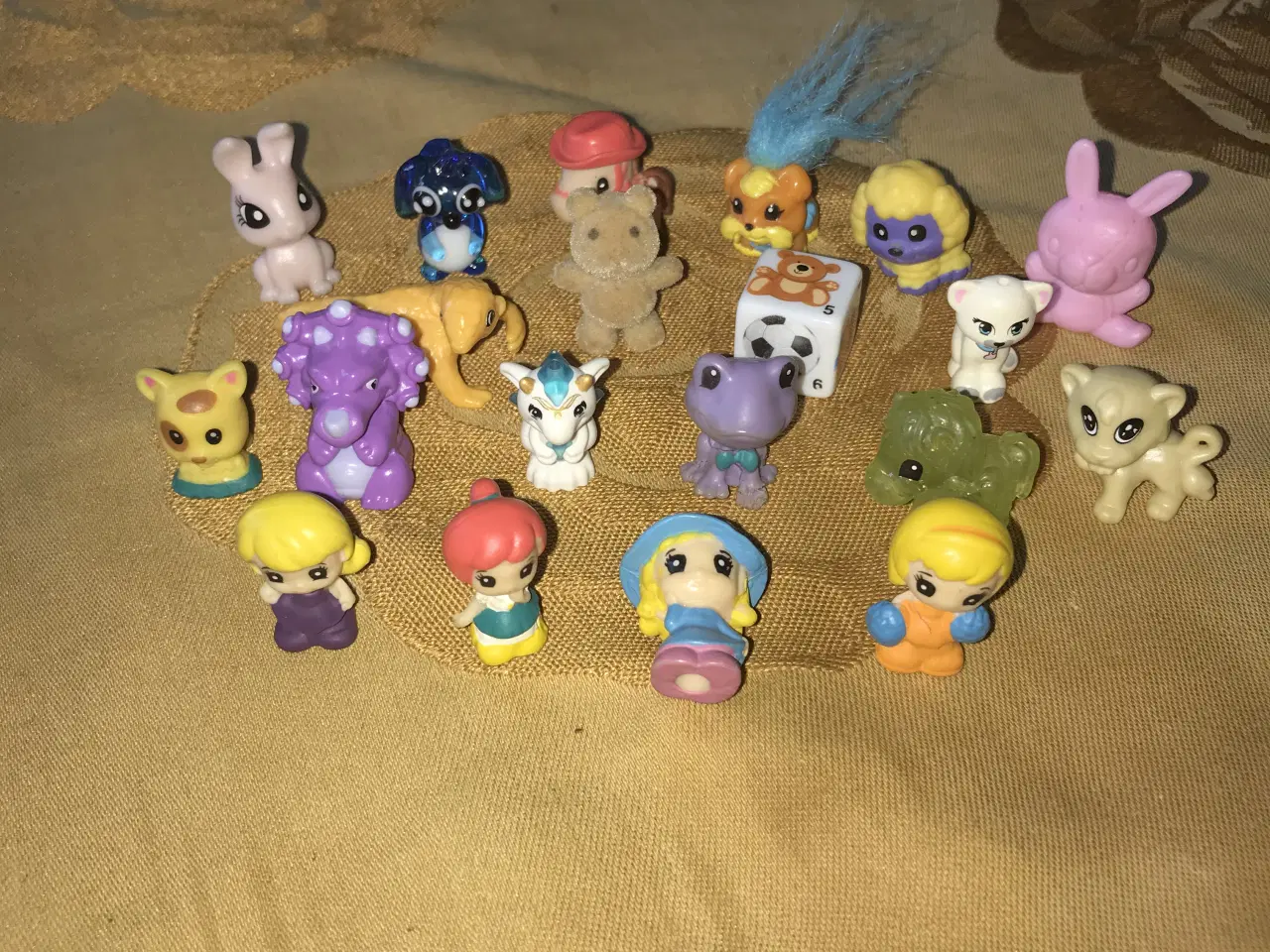 Billede 6 - Dyr, figurer, biler, møbler