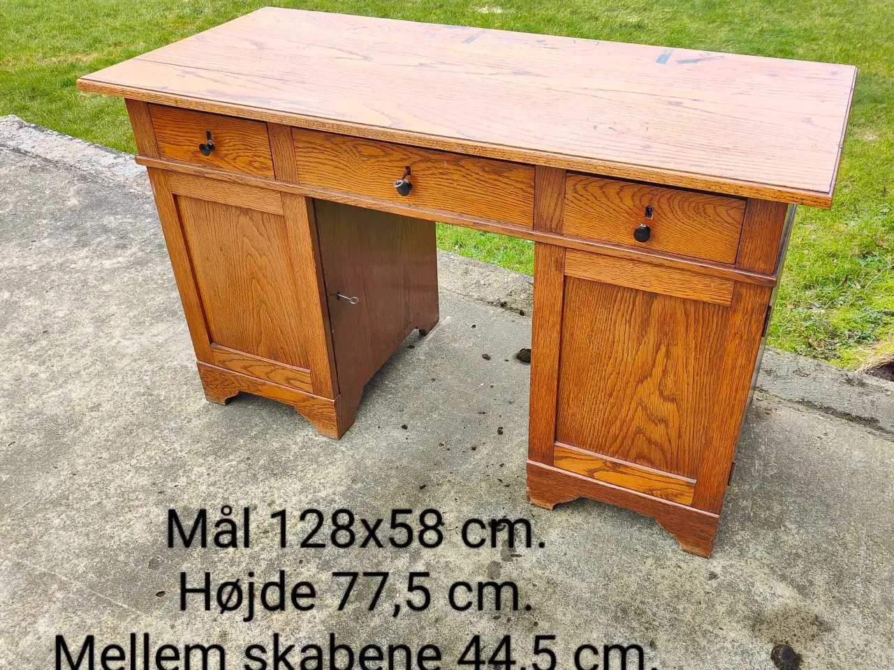 Billede 10 - Fin gammel skrivebord i egetræ
