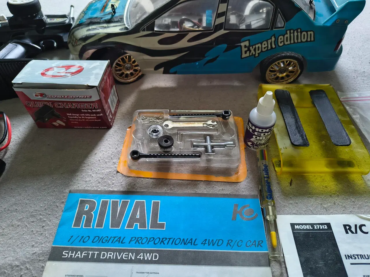 Billede 3 - Jeg sælger den her 15 år gammel RC Drift bil