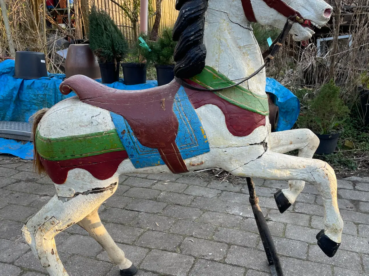 Billede 2 - Gl. håndskåret karruselhest i træ.