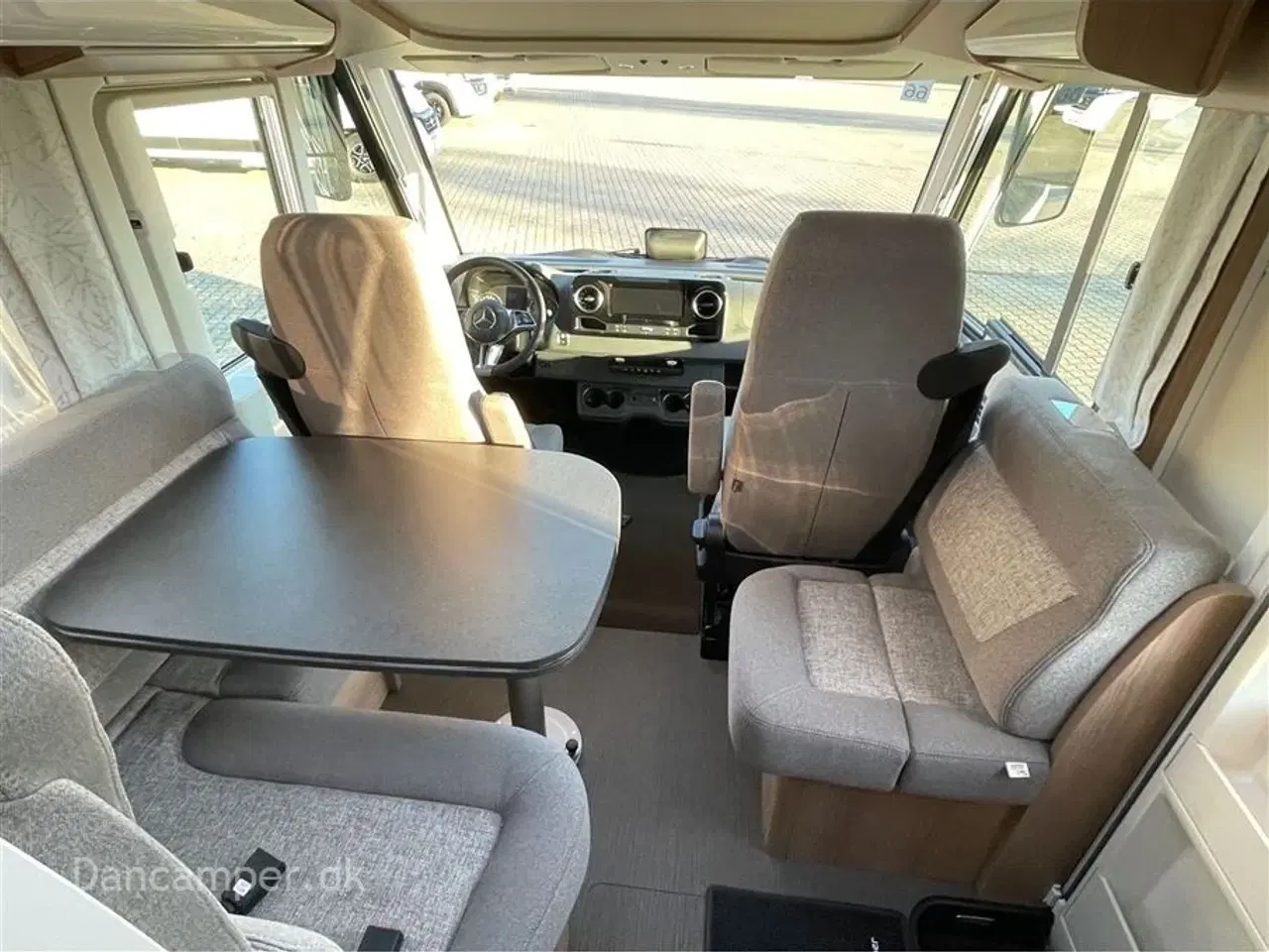 Billede 12 - 2026 - Carthago c-tourer I 145 LE   Design og komfort når det er bedst! MERCEDES 170 Hk, 9-trin aut.gear, adaptiv fartpilot,  4,2/4,5 tons totalvægt