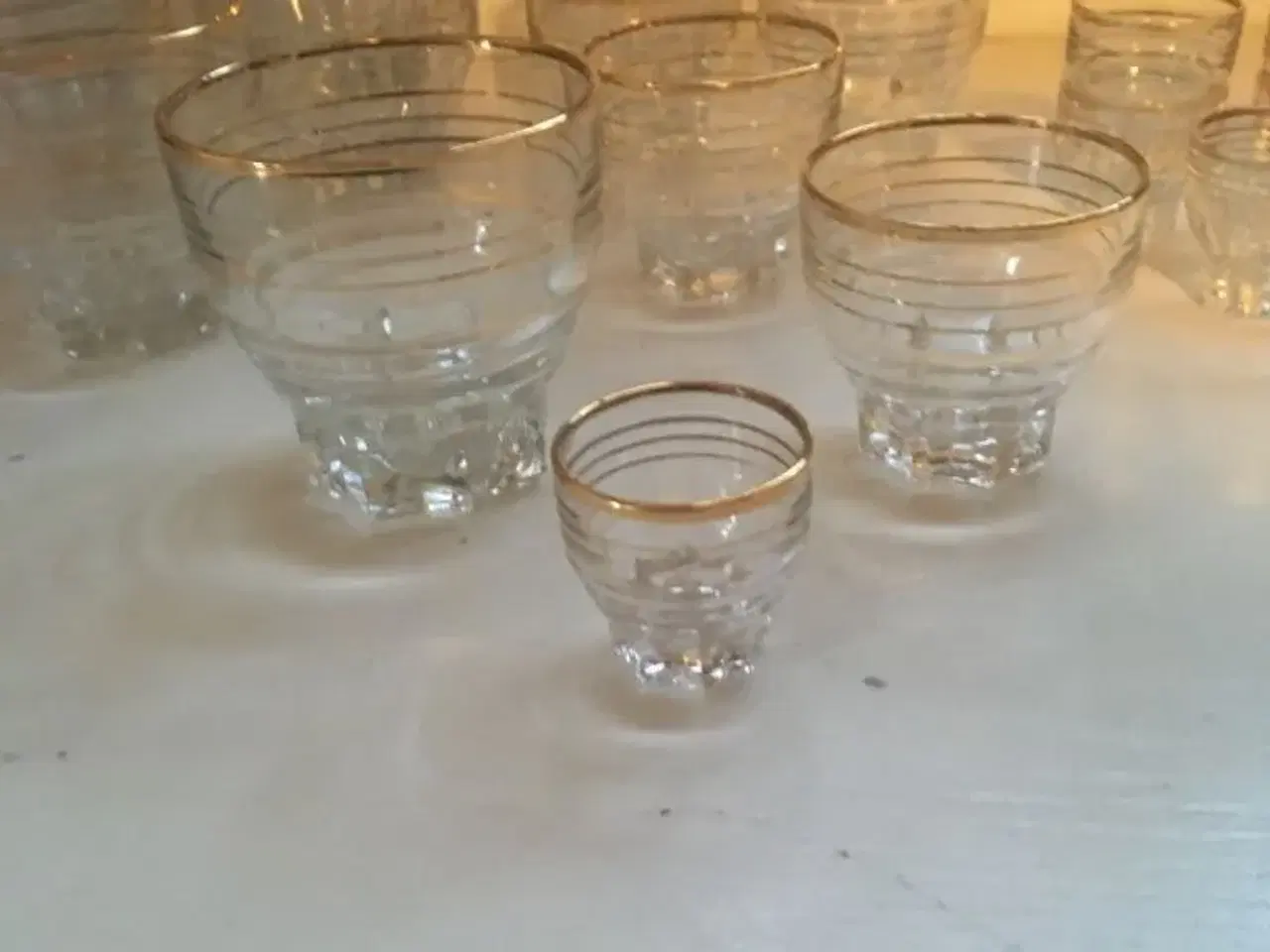 Billede 4 - Elegante Glas med guldkant