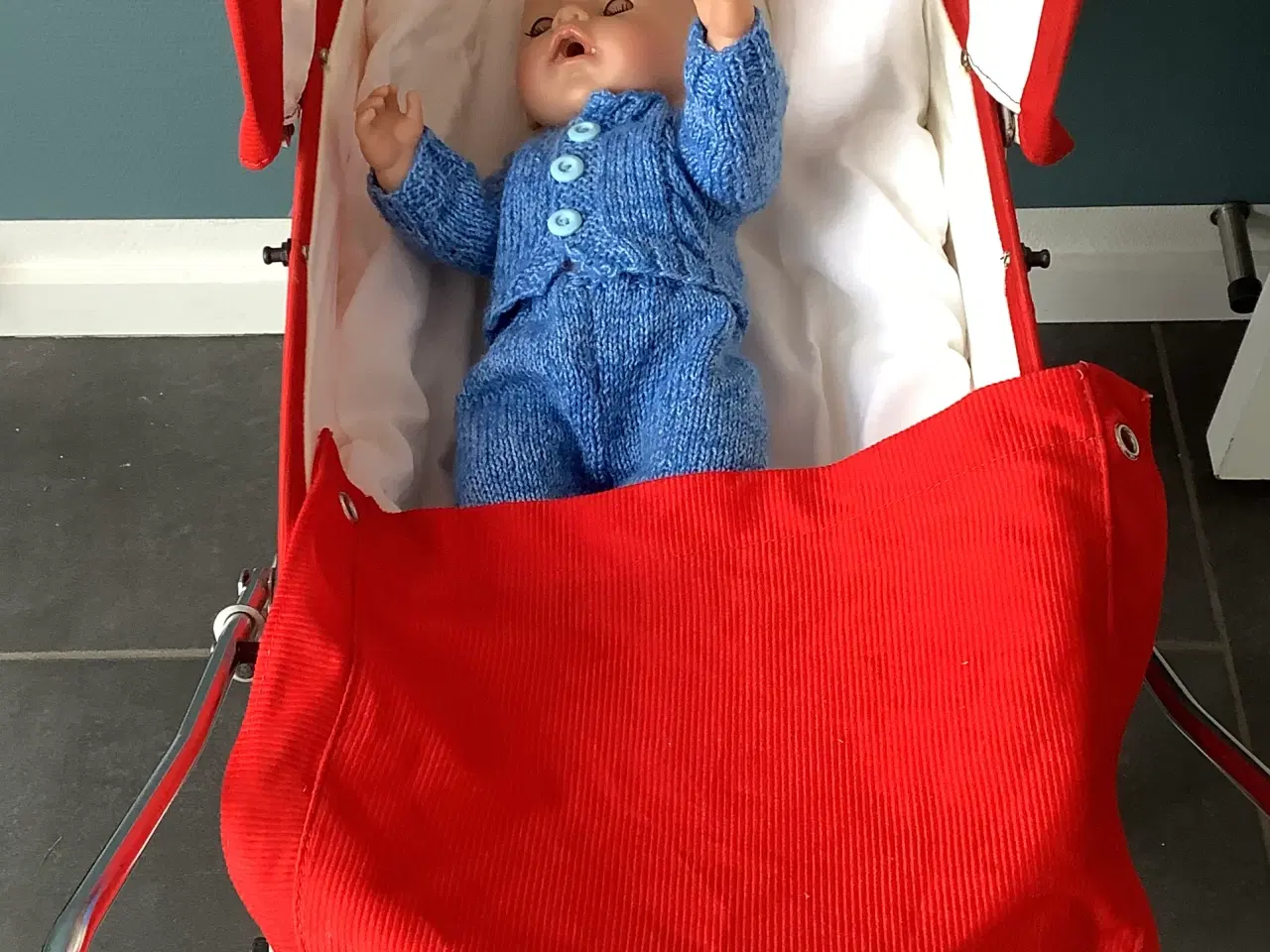 Billede 6 - Dukkevogn rød og crom stål stel