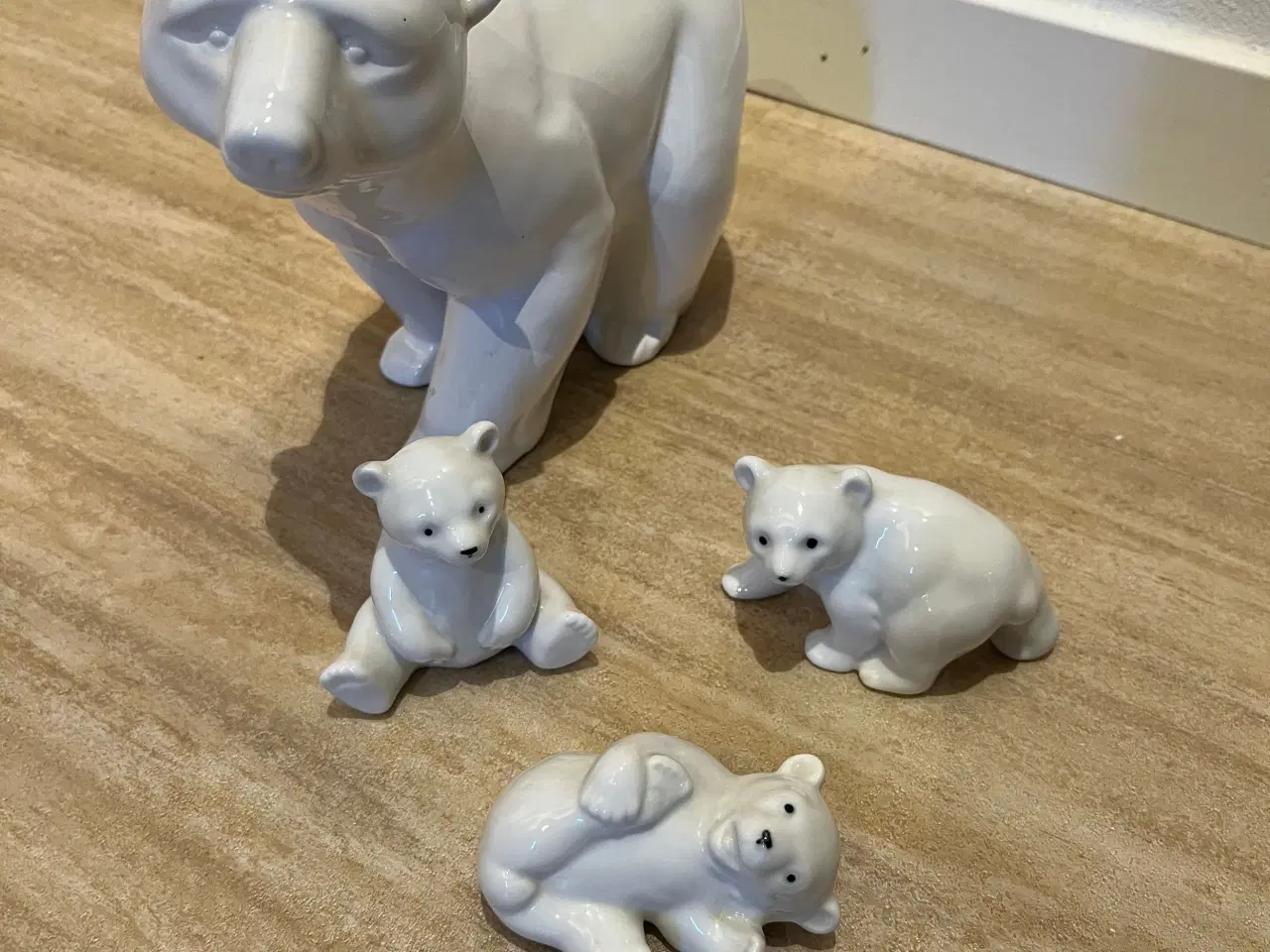 Billede 1 - Isbjørn og 3 unger i porcelæn