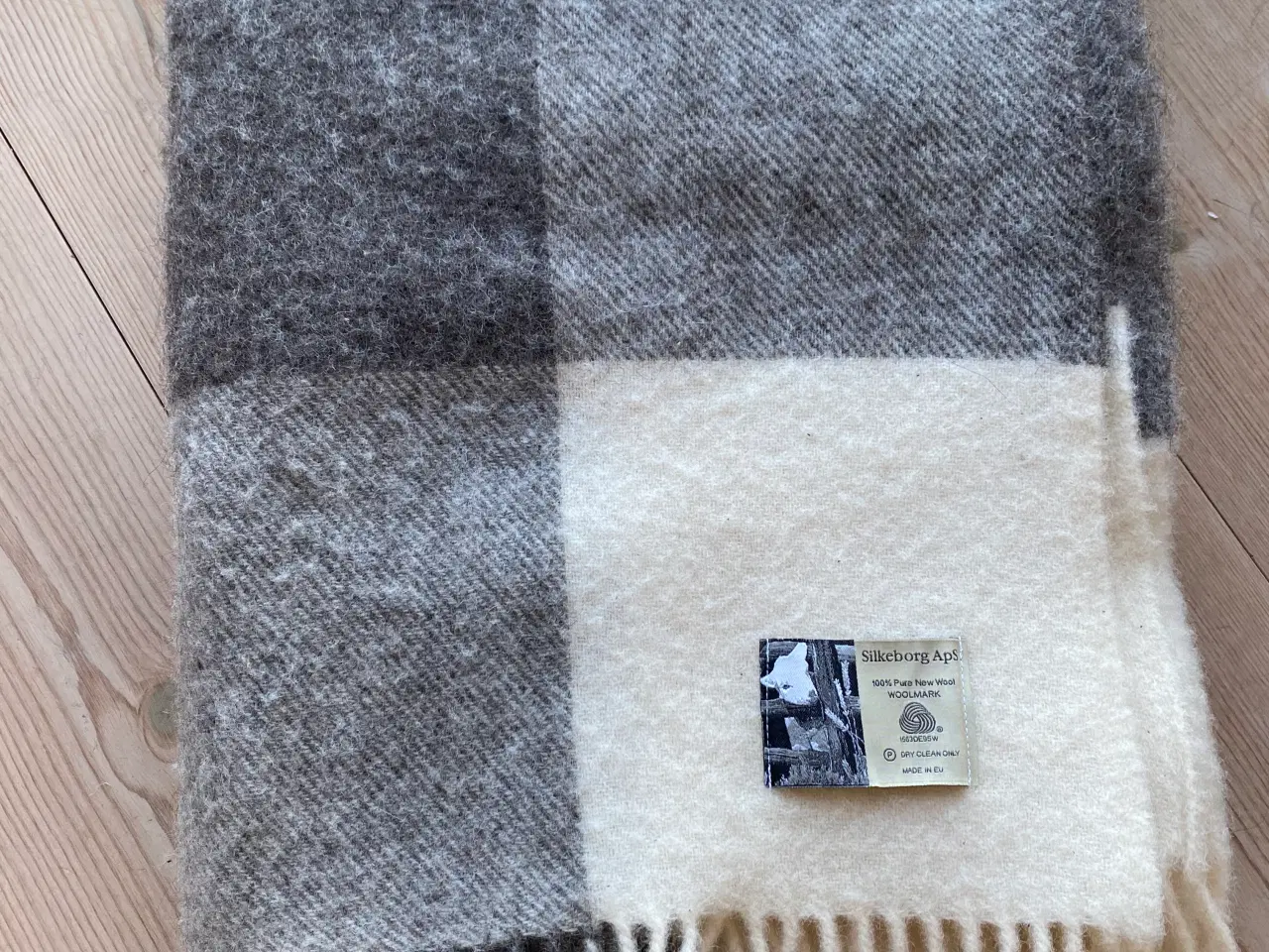 Billede 2 - Lækker uld tæppe