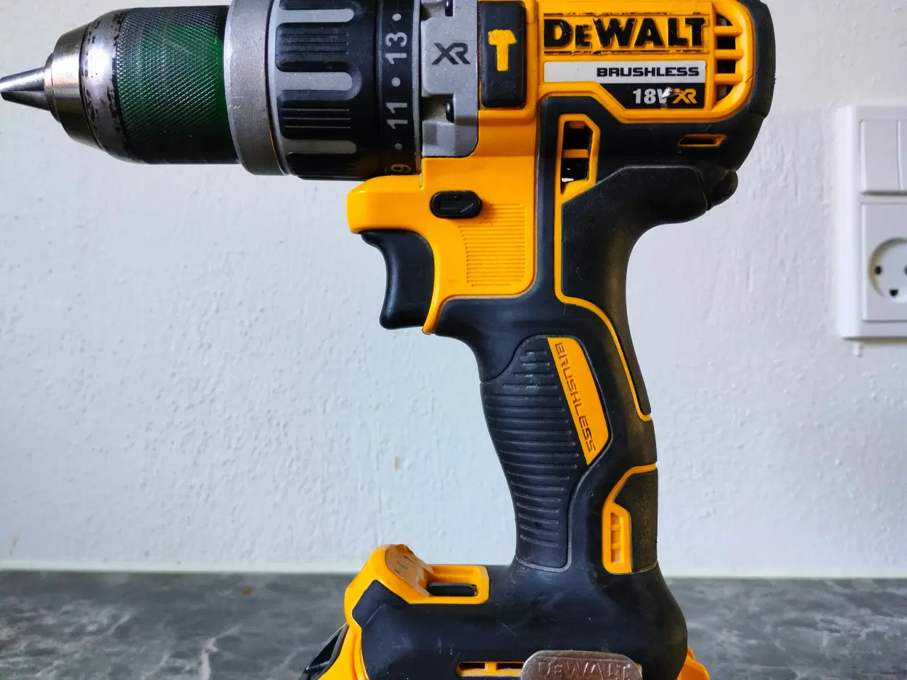 Billede 2 - DeWalt DCD796 XR 18V skruemaskine + 5Ah batteri – 