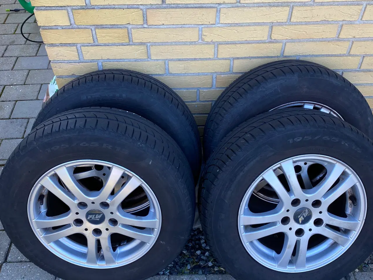 Billede 1 - Sommerdæk på alufælge 